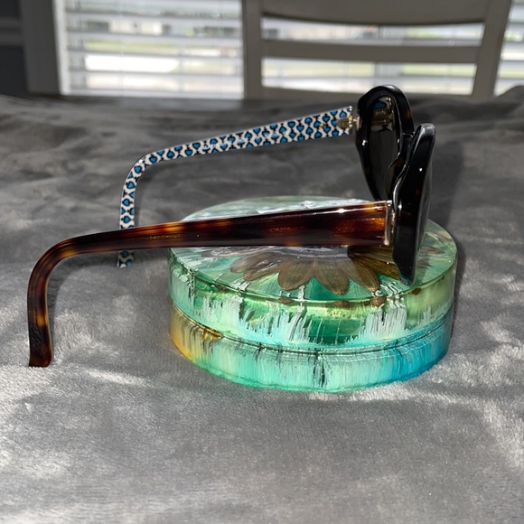 ♠️Kate Spade Sunglasses♠️ - Picture 3 of 8